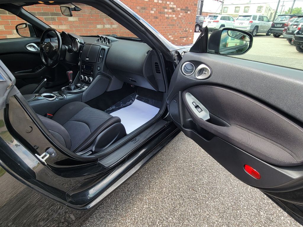 2016 Nissan 370Z Image 17