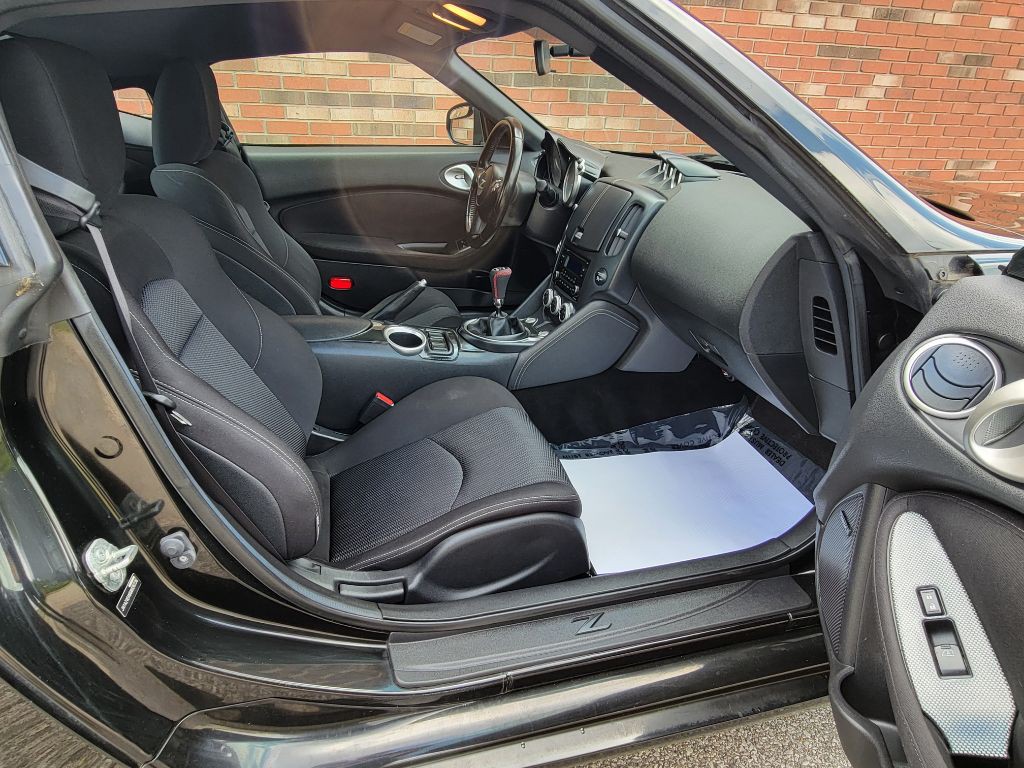 2016 Nissan 370Z Image 18