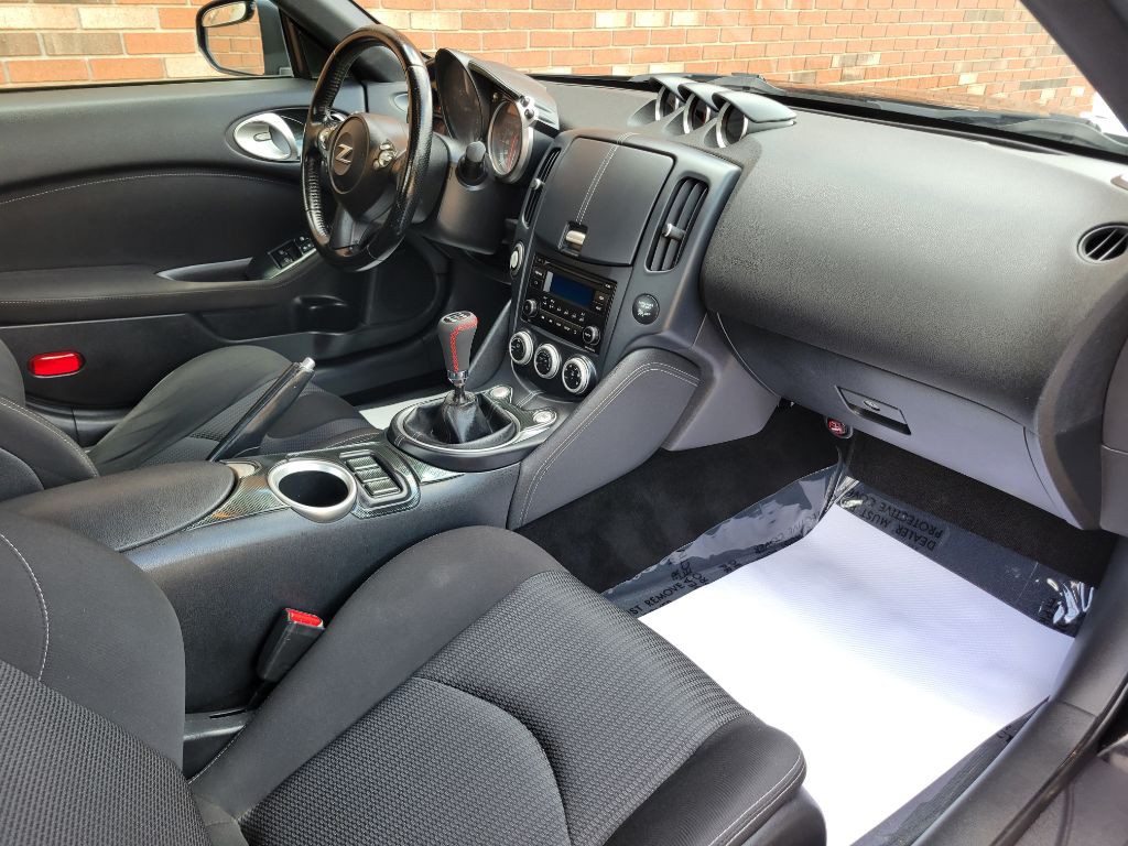 2016 Nissan 370Z Image 19