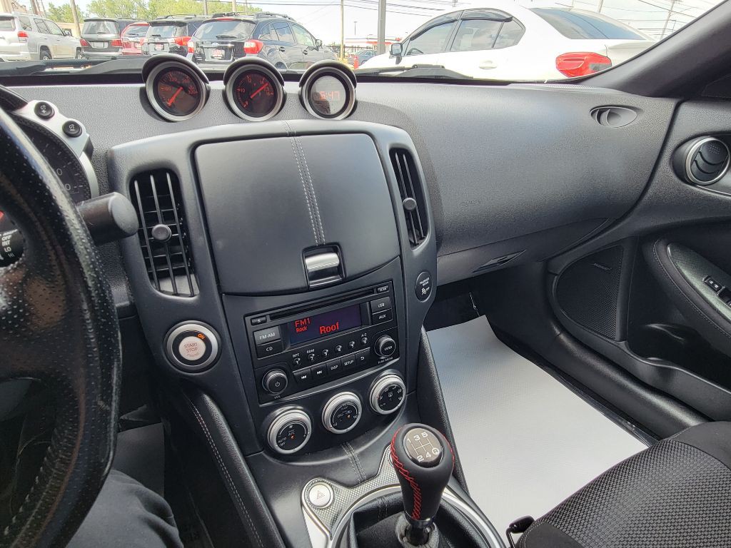 2016 Nissan 370Z Image 22
