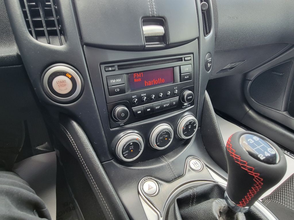 2016 Nissan 370Z Image 24