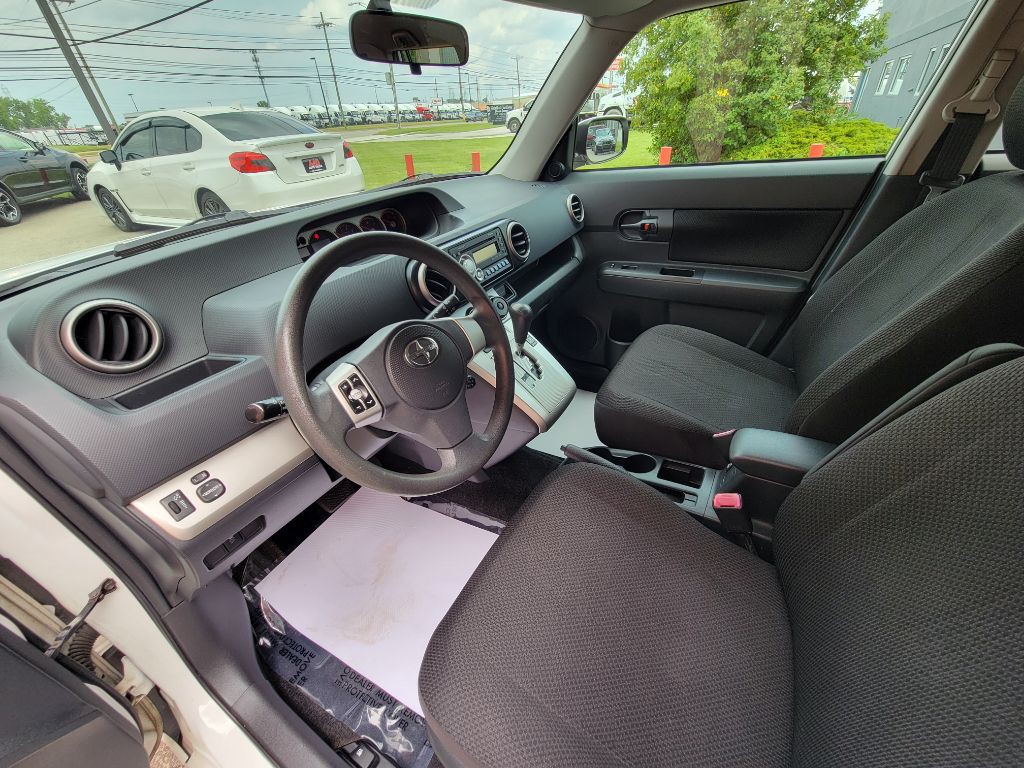 2010 Scion xB Image 11