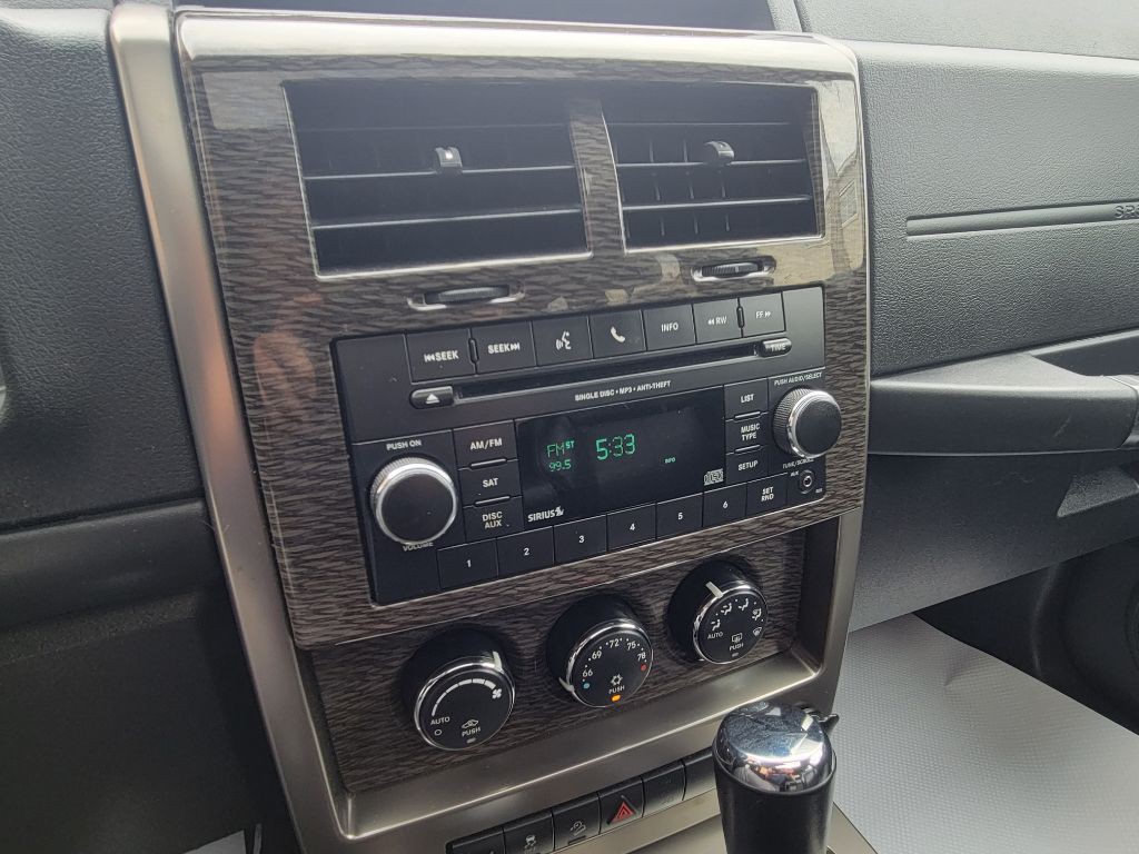 2012 Jeep Liberty Image 21