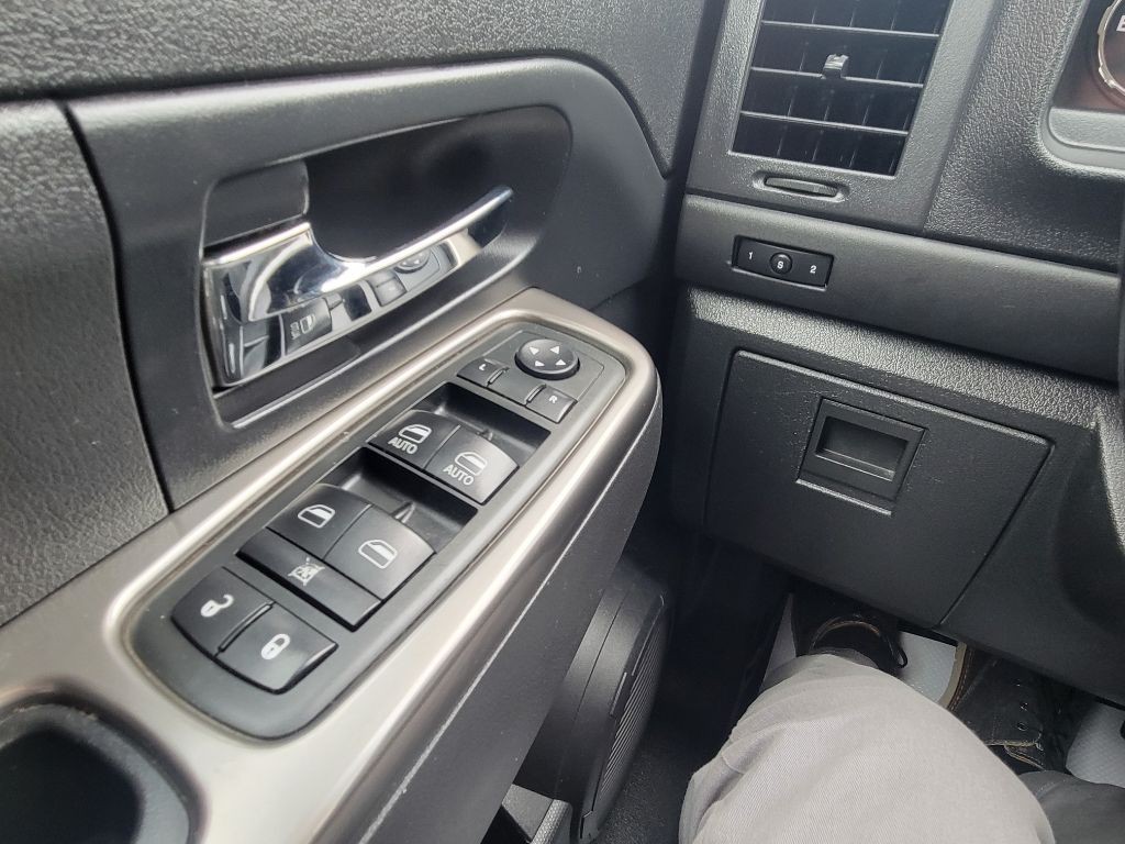 2012 Jeep Liberty Image 25