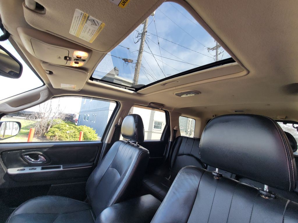 2005 Mercury Mariner Image 10