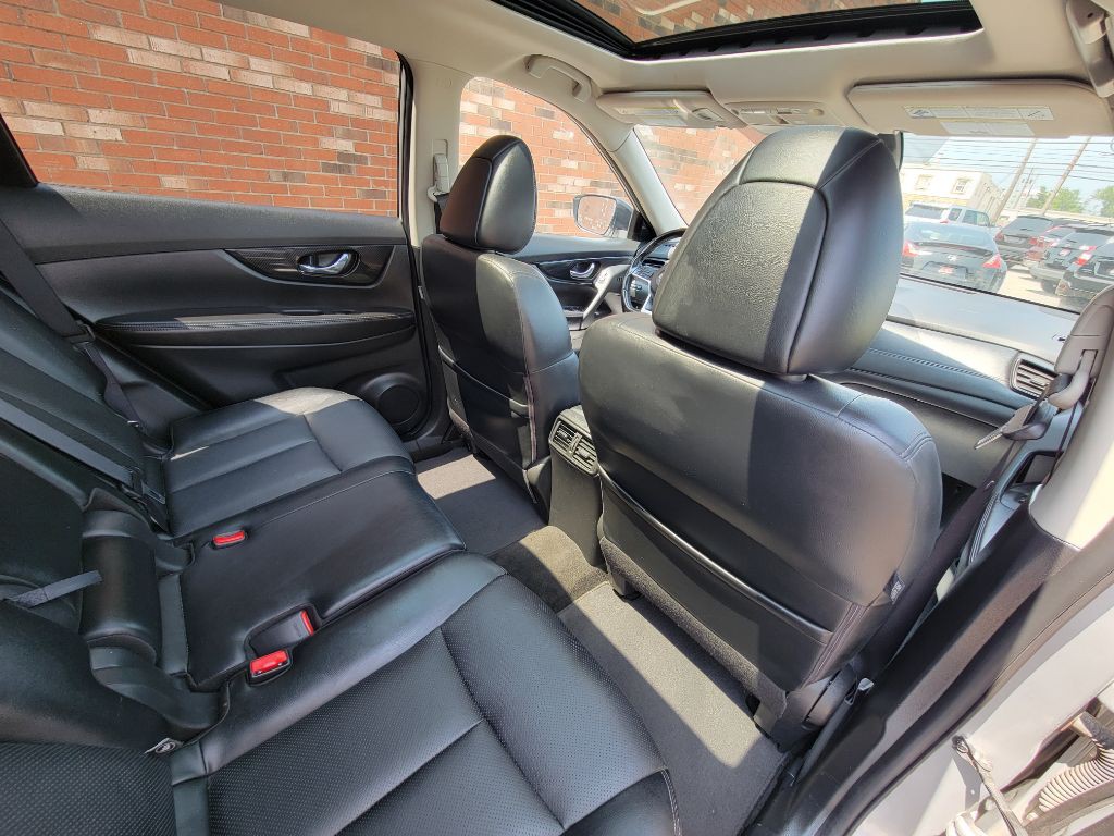 2018 Nissan Rogue Image 16
