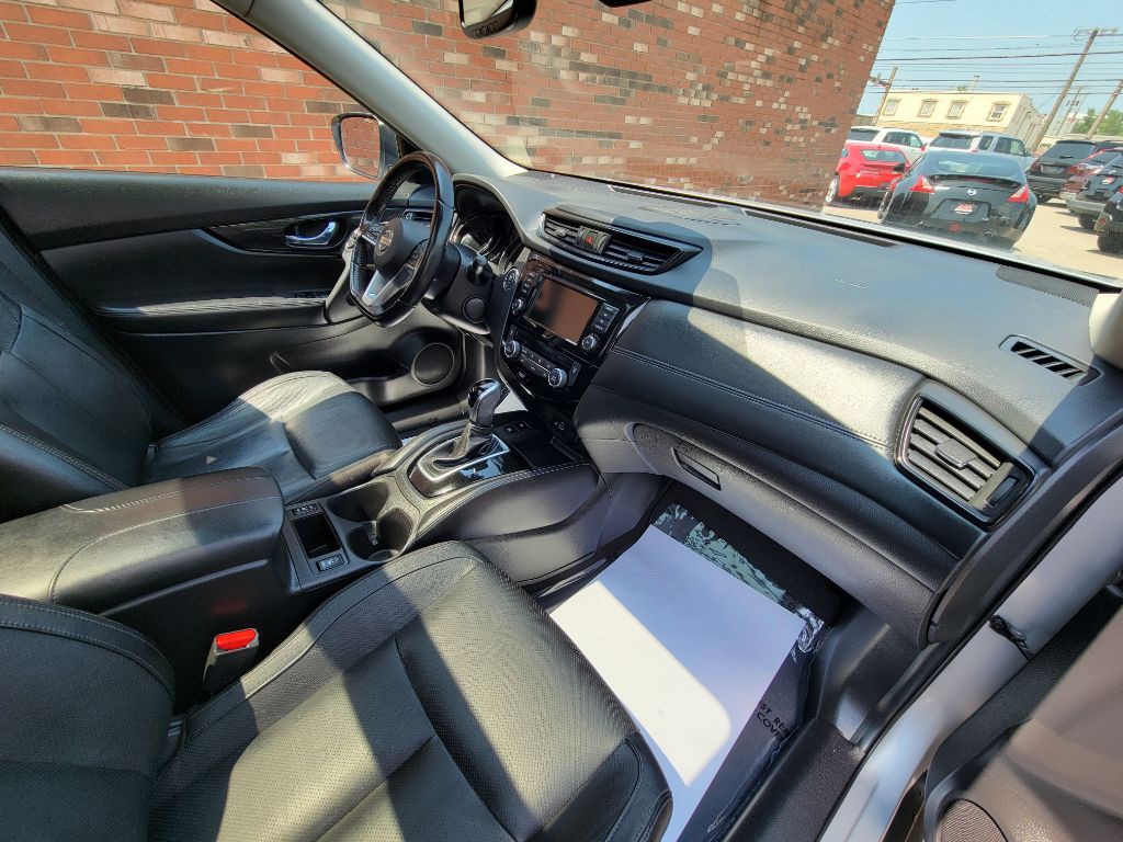 2018 Nissan Rogue Image 18
