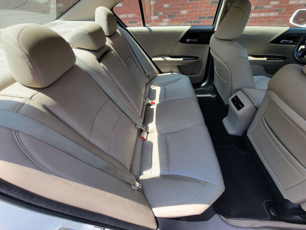2013 Honda Accord Image 17