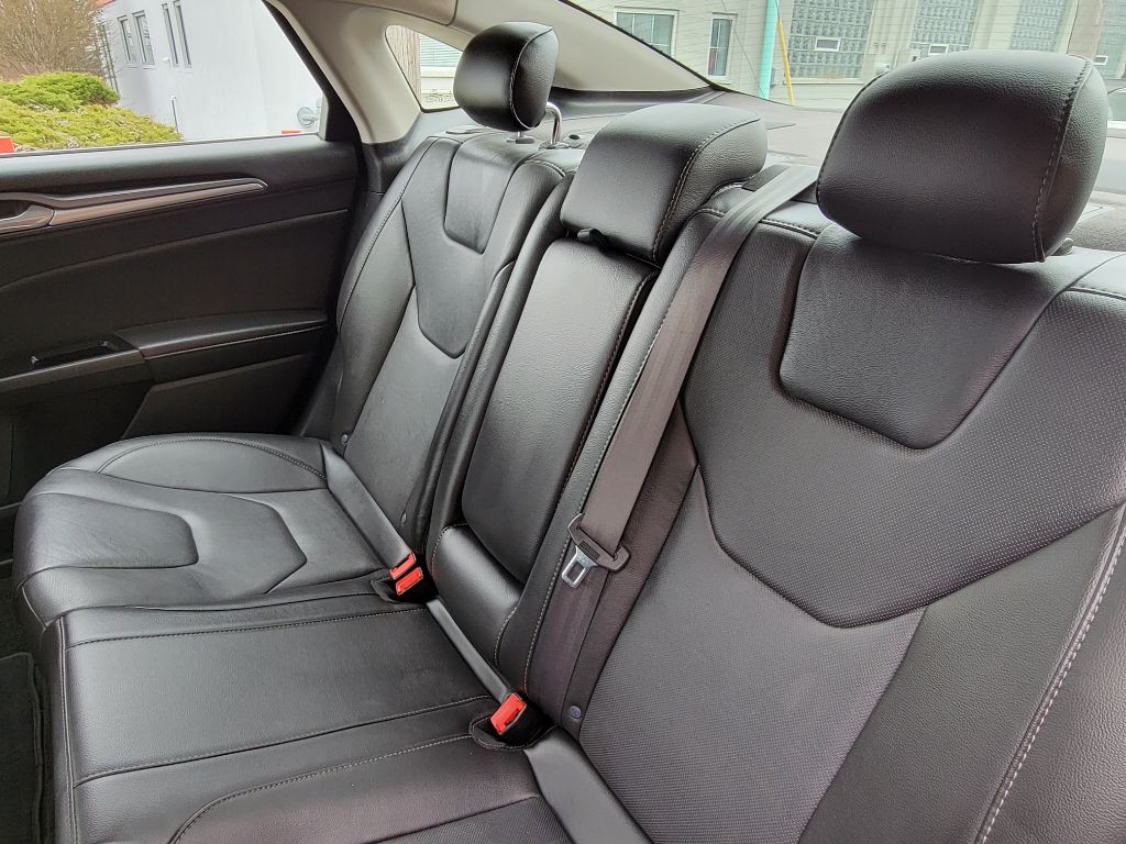 2016 Ford Fusion Image 13