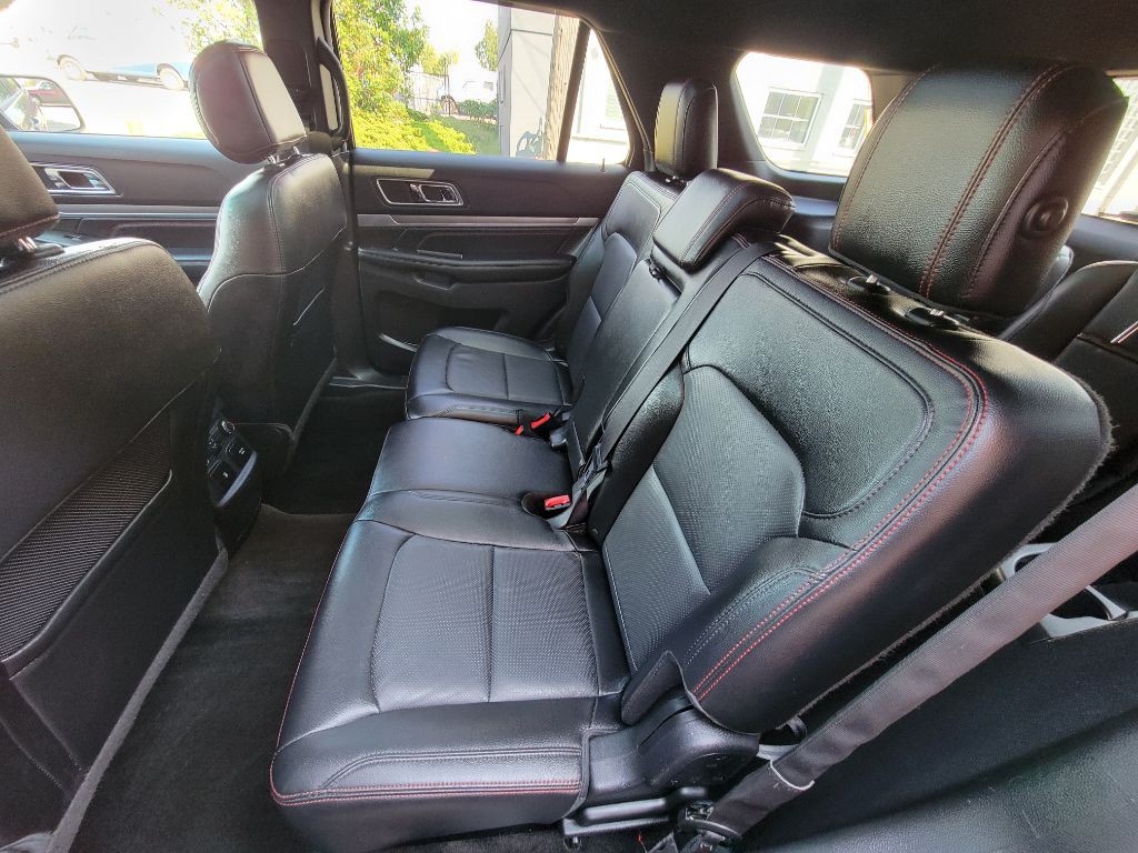2016 Ford Explorer Image 16
