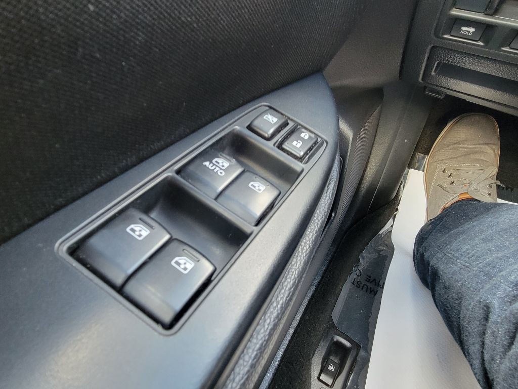 2014 Subaru Legacy Image 21