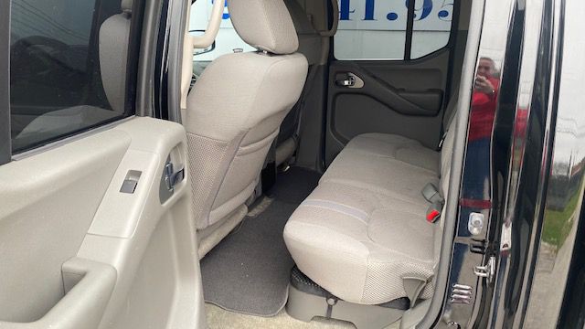 2012 Nissan Frontier Image 9