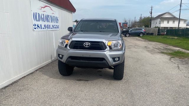 2015 Toyota Tacoma Image 2