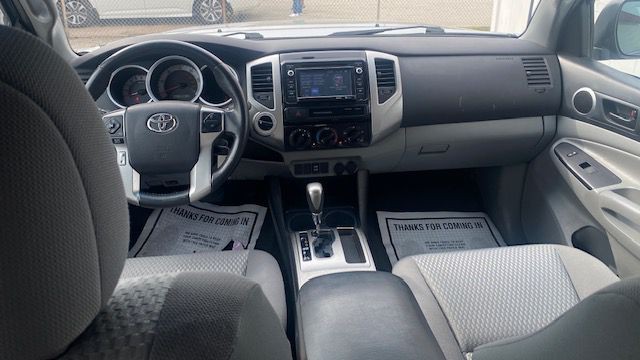 2015 Toyota Tacoma Image 8