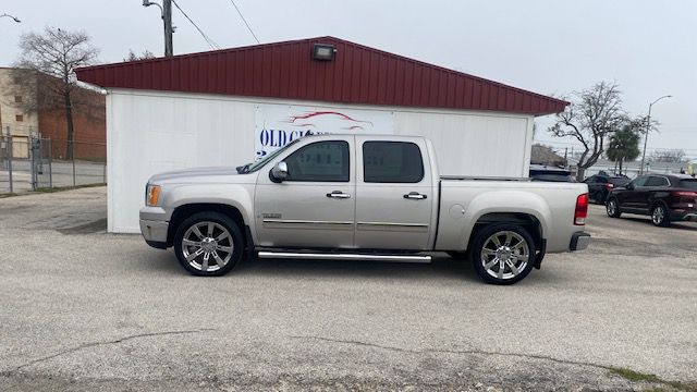 2007 GMC Sierra Image 3