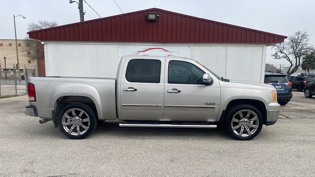 2007 GMC Sierra Image 4