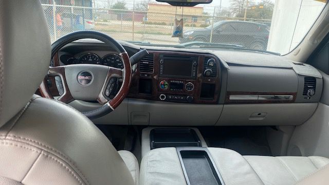 2007 GMC Sierra Image 7
