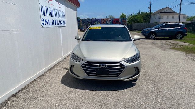 2017 Hyundai Elantra Image 1
