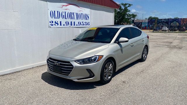 2017 Hyundai Elantra Image 2