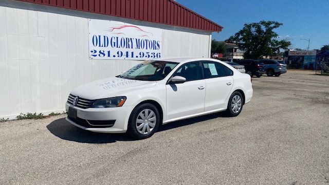 2012 Volkswagen Passat Image 2