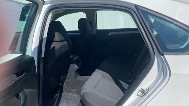 2012 Volkswagen Passat Image 10