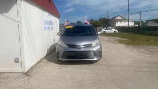 Image for 2018 Toyota Sienna XLE ID: 7722624