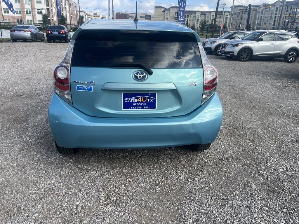 2014 Toyota Prius Image 11