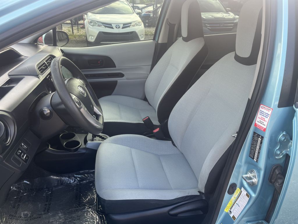 2014 Toyota Prius Image 15