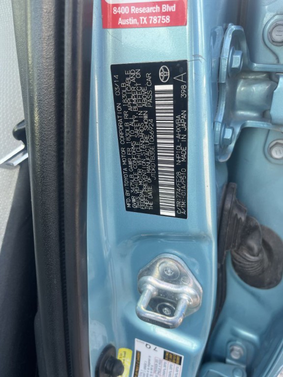 2014 Toyota Prius Image 16