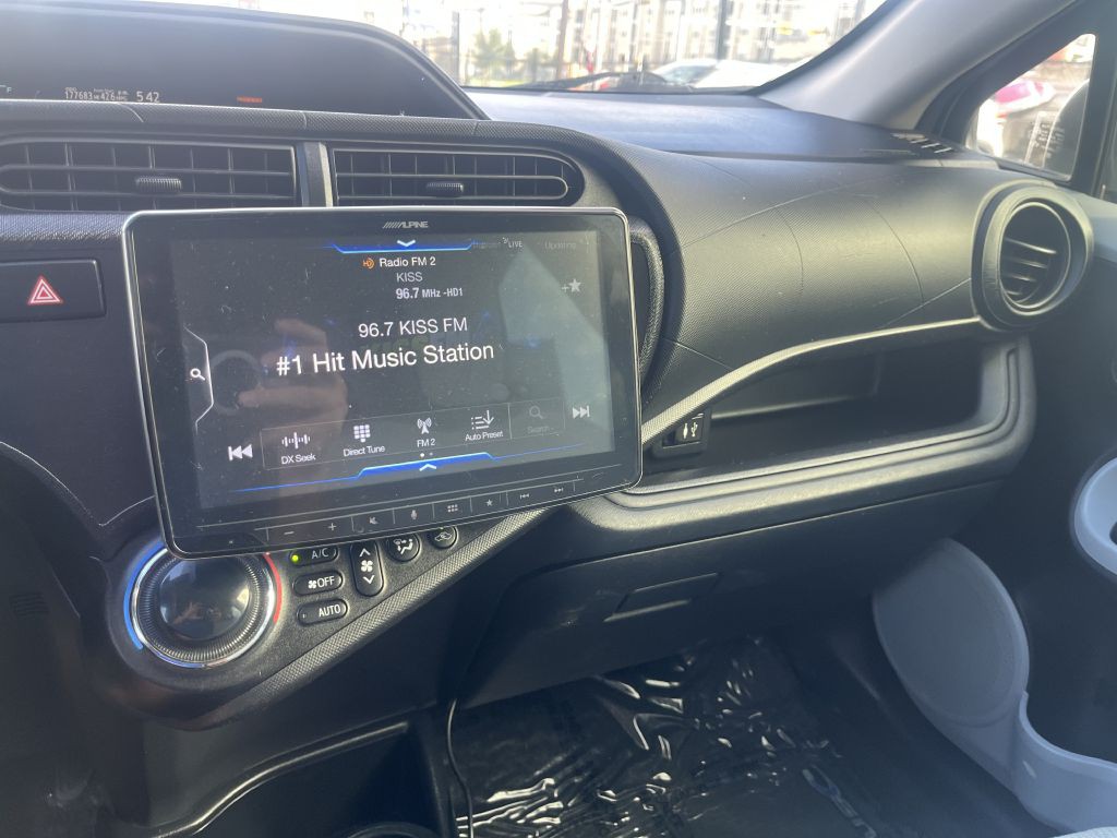 2014 Toyota Prius Image 17