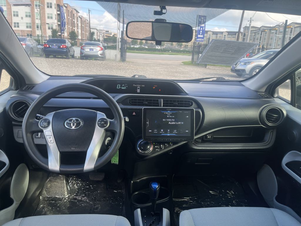 2014 Toyota Prius Image 20