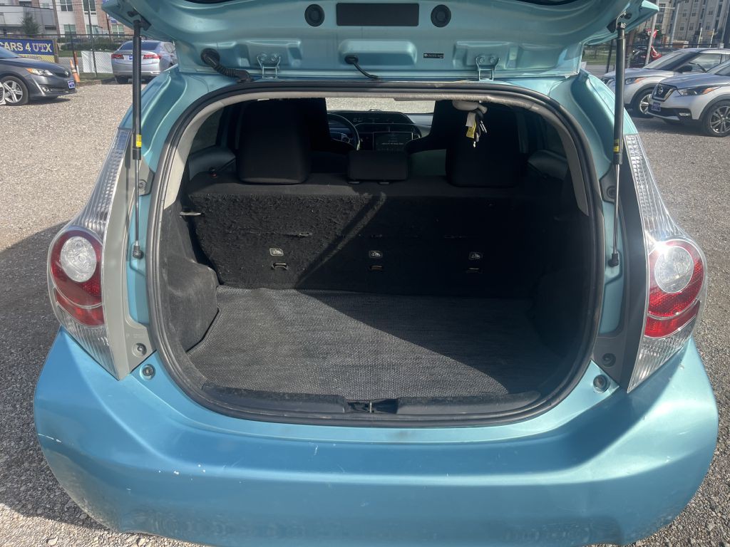 2014 Toyota Prius Image 21