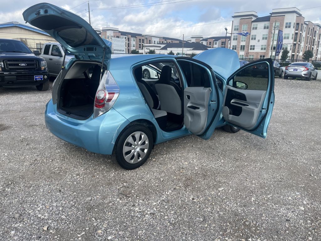 2014 Toyota Prius Image 35