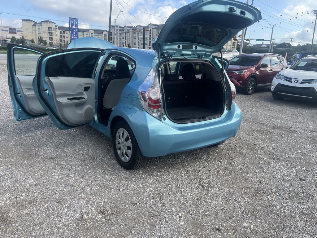 2014 Toyota Prius Image 37