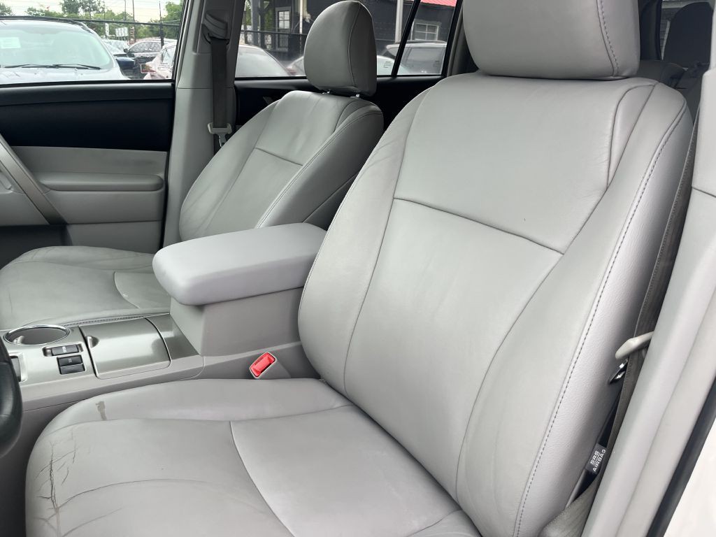2012 Toyota Highlander Image 13