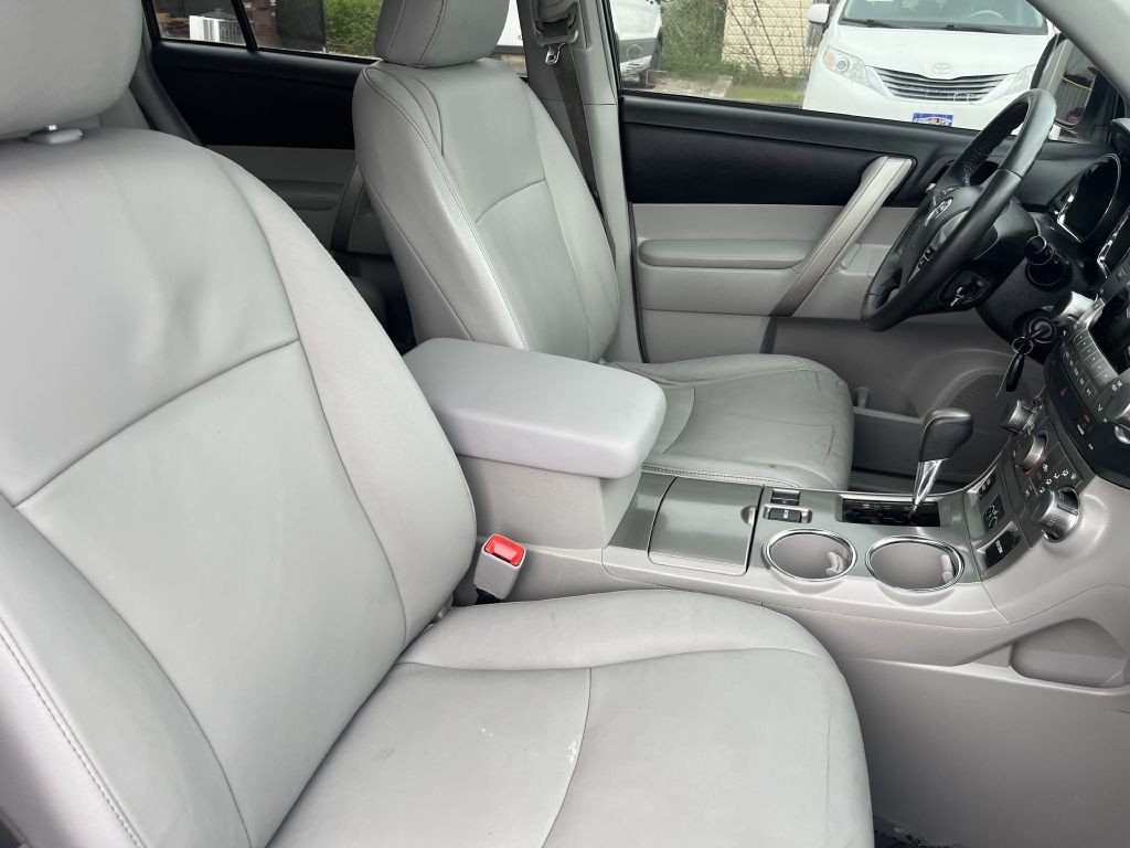 2012 Toyota Highlander Image 28