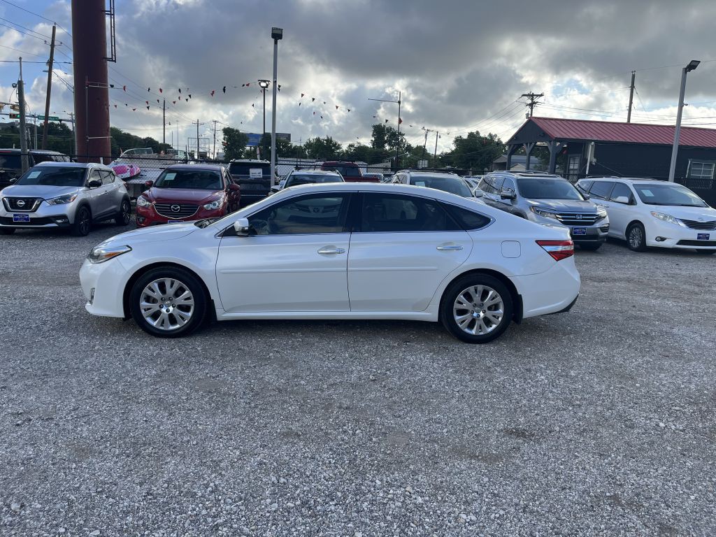 2013 Toyota Avalon Image 2