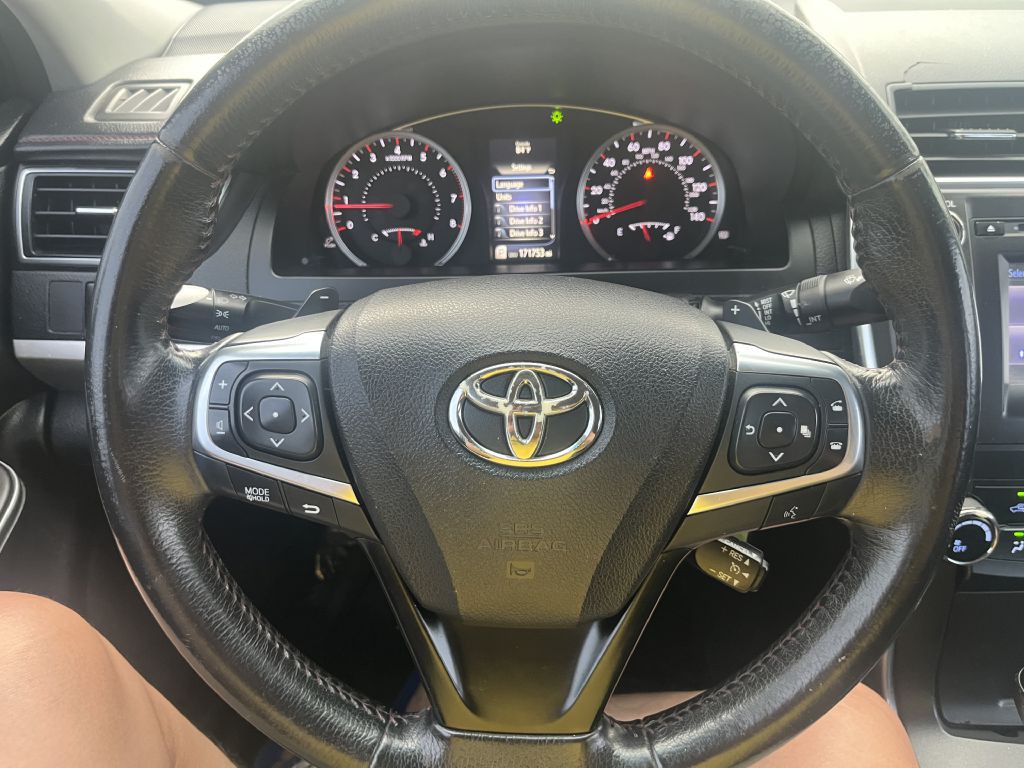 2017 Toyota Camry Image 15