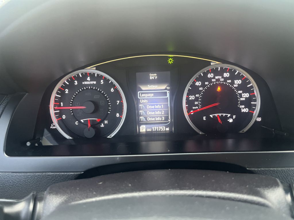 2017 Toyota Camry Image 16