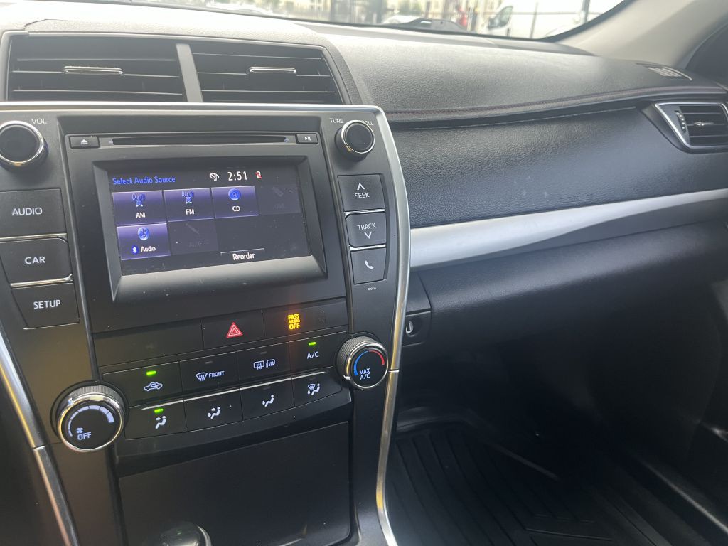 2017 Toyota Camry Image 17