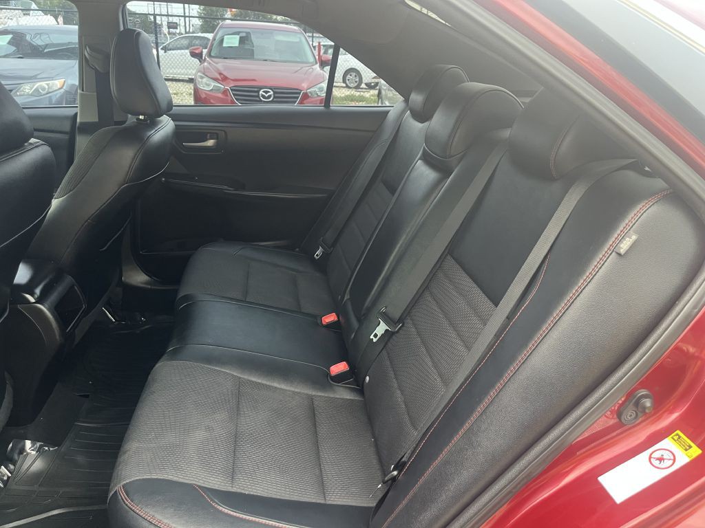 2017 Toyota Camry Image 19