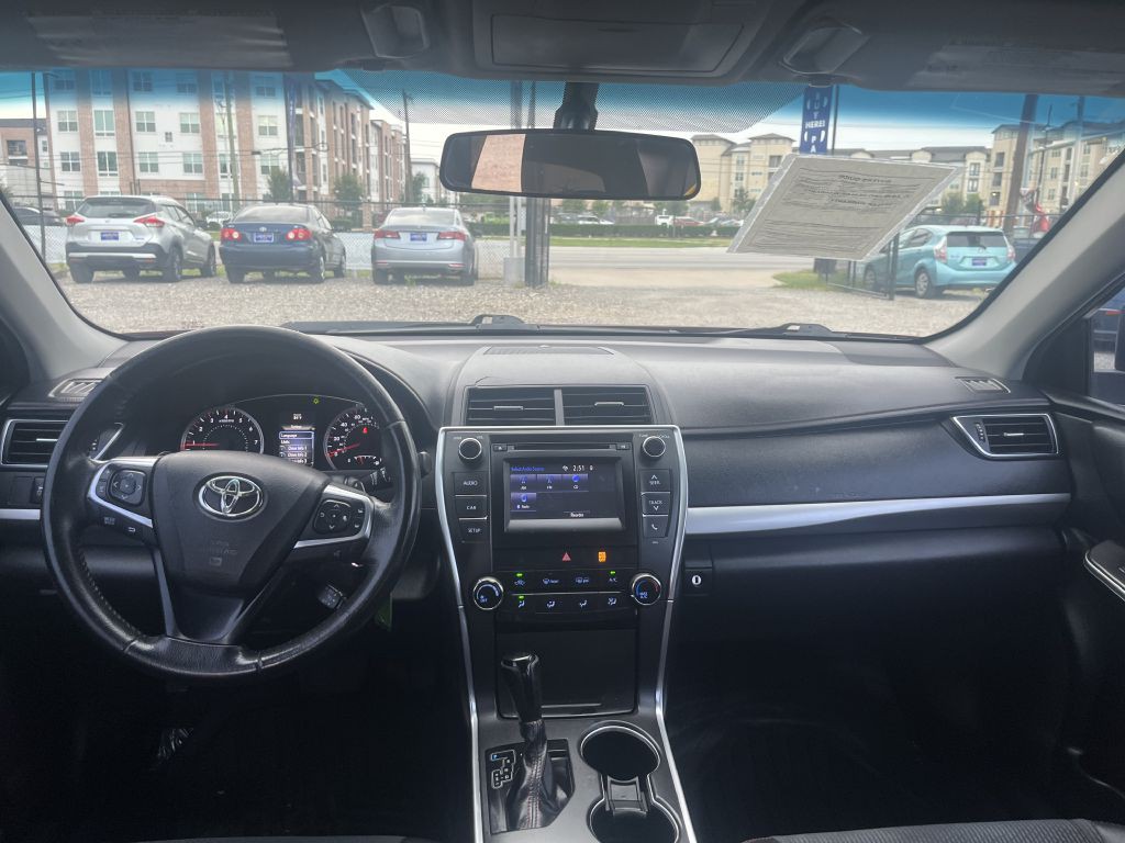 2017 Toyota Camry Image 21