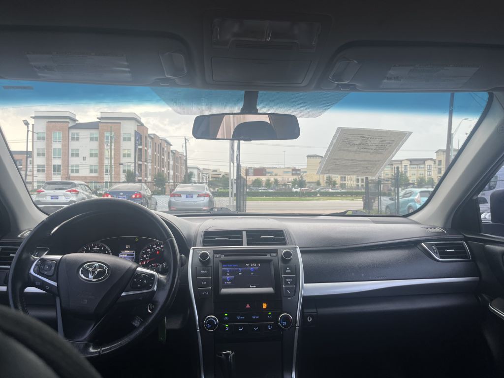 2017 Toyota Camry Image 22