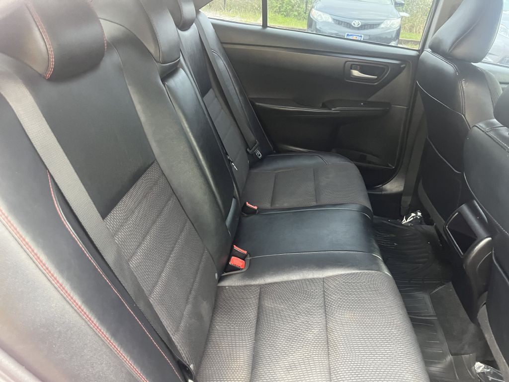 2017 Toyota Camry Image 26