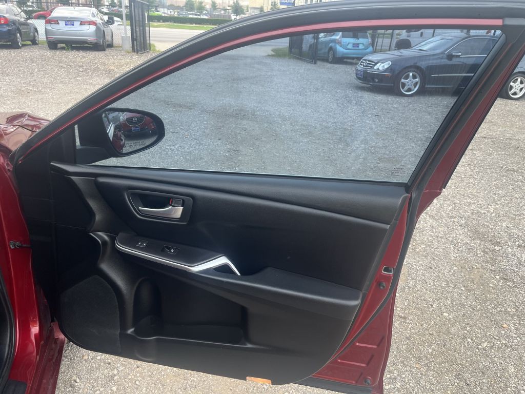 2017 Toyota Camry Image 27
