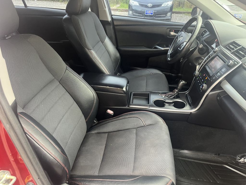 2017 Toyota Camry Image 28