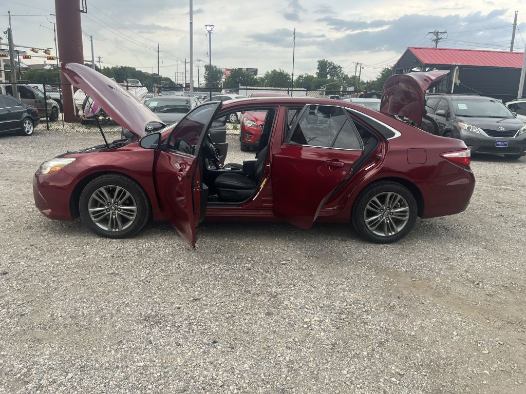 2017 Toyota Camry Image 33