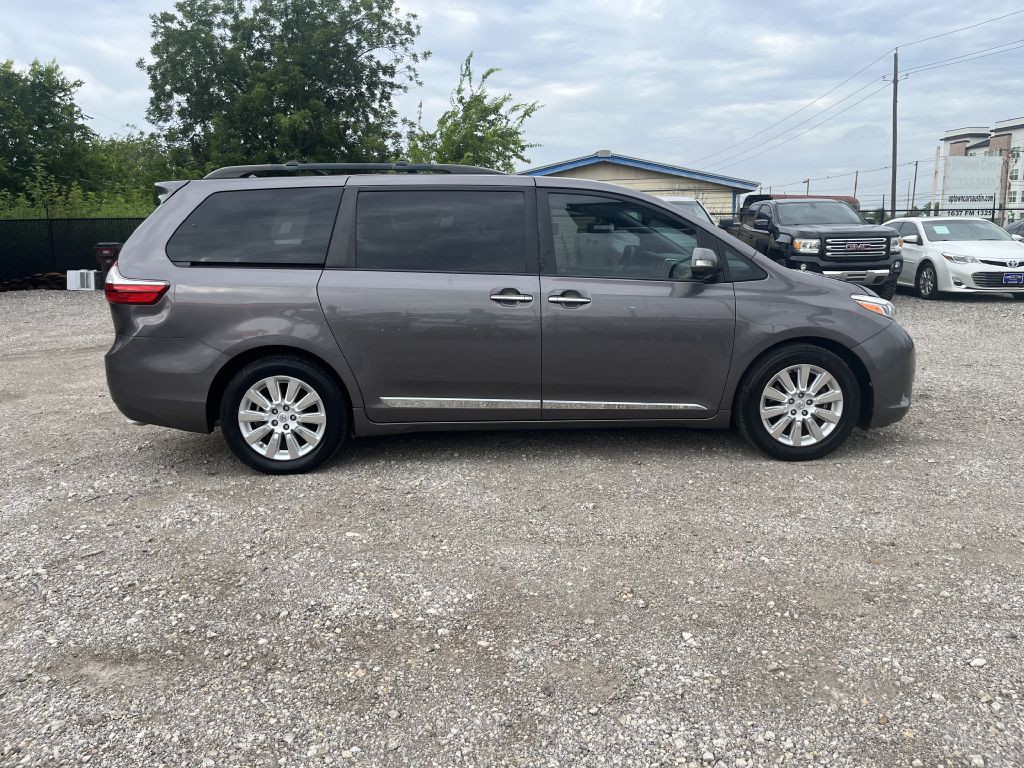 2015 Toyota Sienna Image 7