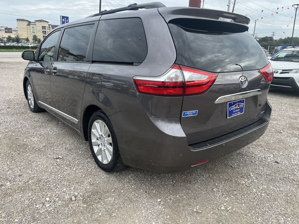 2015 Toyota Sienna Image 11