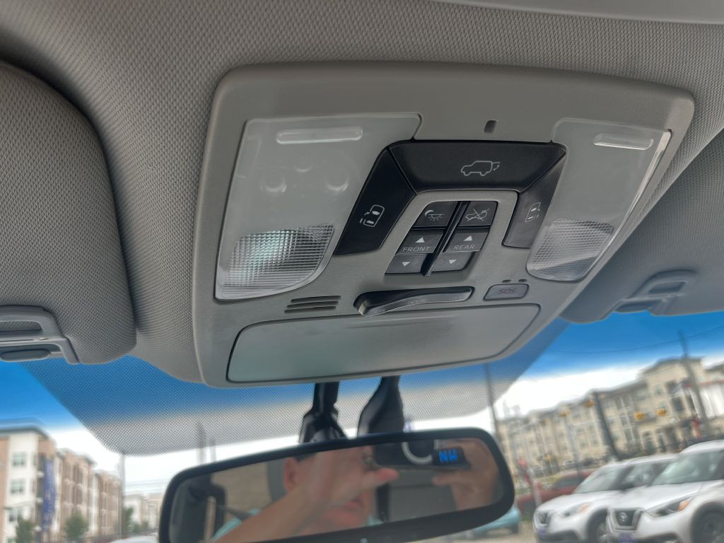 2015 Toyota Sienna Image 21